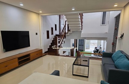 Bán nhà 3 tầng Phó Đức Chính, Vĩnh Hòa – gần biển 300m, có hồ cá Koi, giá 10 tỷ